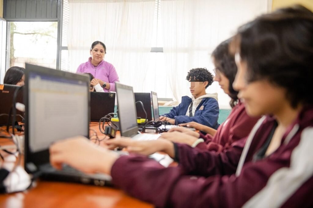 Los alumnos de varias escuelas ya disfrutan de una era digital con la conexión a internet.