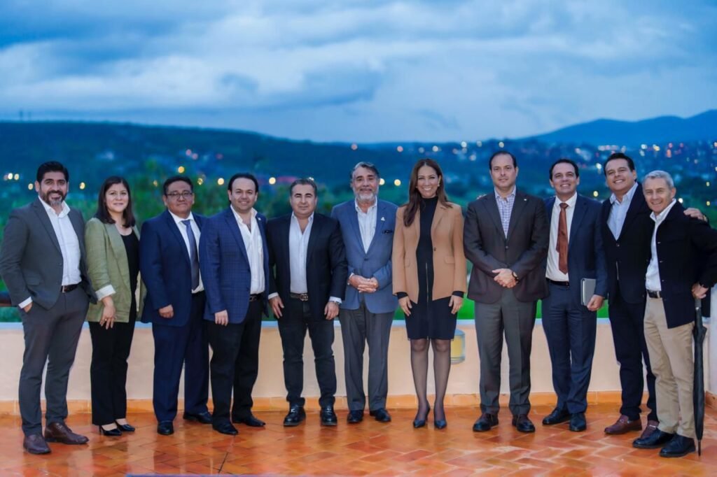 Libia Dennise García Muñoz Ledo se reunió con presidentes de los Consejos Coordinadores Empresariales de Guanajuato.