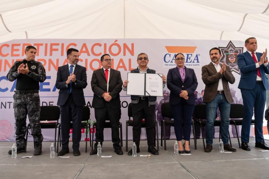Autoridades de San Miguel de Allende hicieron entrega de equipo táctico a elementos de Seguridad.