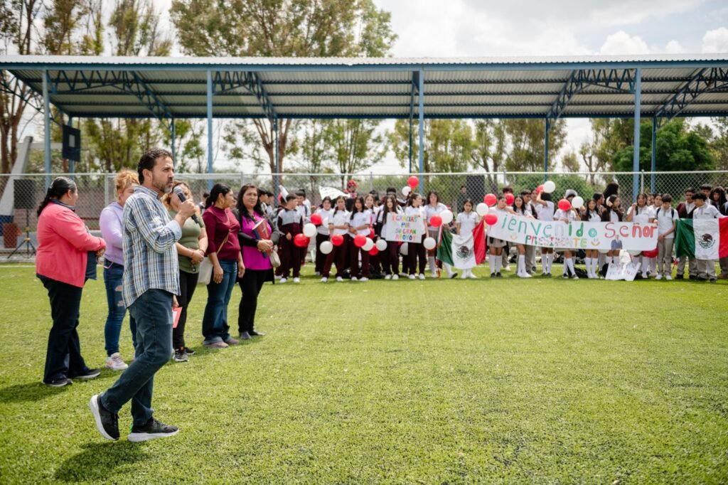 Esta cancha beneficiará a los más de 500 alumnos de este plantel educativo.