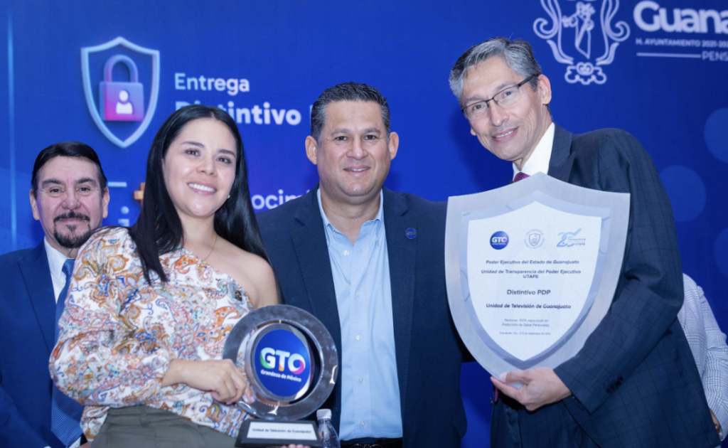 Diego Sinhue hizo entrega de reconocimientos, donde reiteró su compromiso por trabajar por Guanajuato.