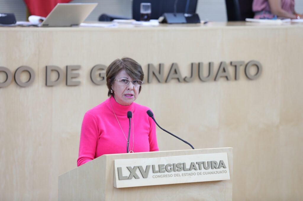 La diputada Angélica Casillas hizo uso de la palabra en la sesión del Congreso.