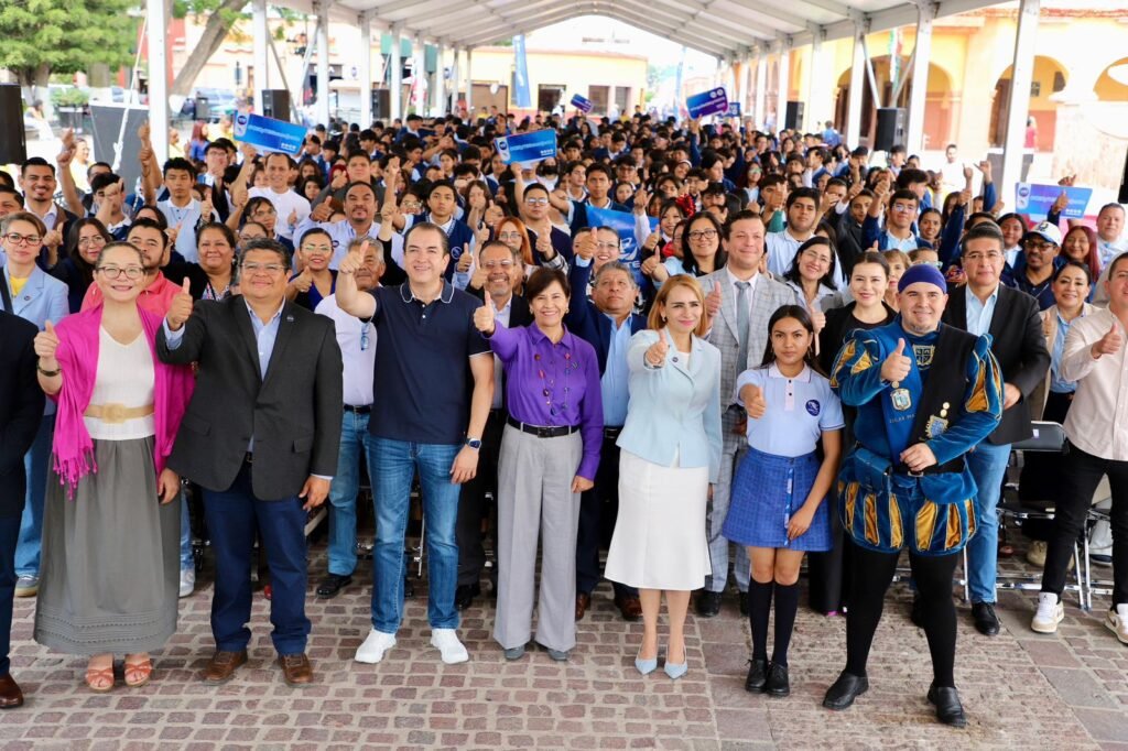 58 estudiantes participaron en el Encuentro Cultural para demostrar su talento en 8 disciplinas culturales.