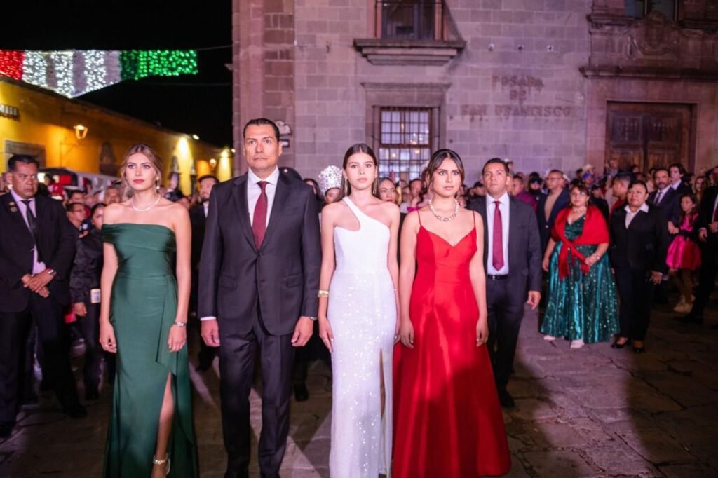 Mauricio Trejo, alcalde de San Miguel de Allende ha encabezado los festejos patrios.