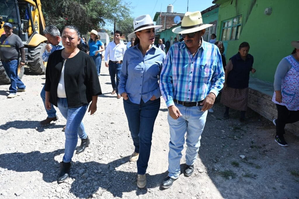 Lorena Alfaro visitó la comunidad de La Calera, donde inauguró la calle San Felipe Ángeles.