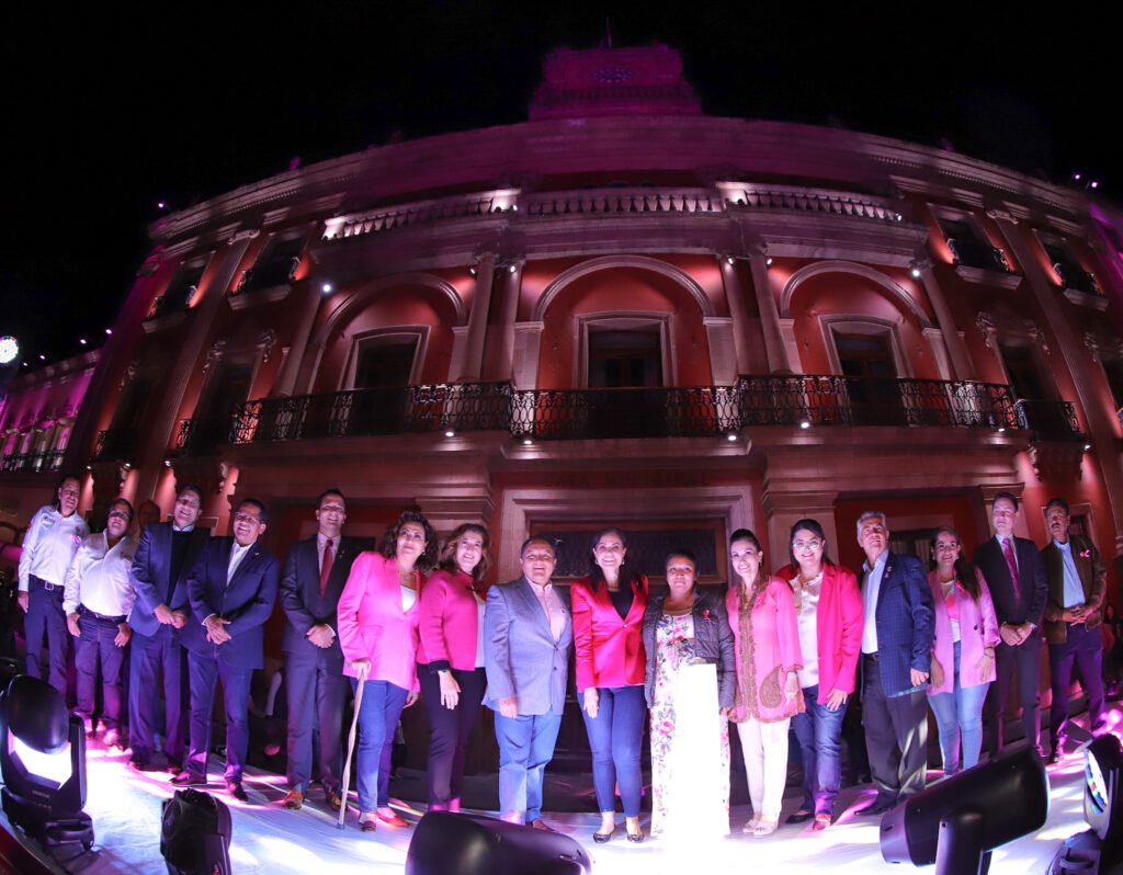 Ale Gutiérrez conmemoró el Día Mundial de la Lucha contra el Cáncer de Mama frente a Presidencia.
