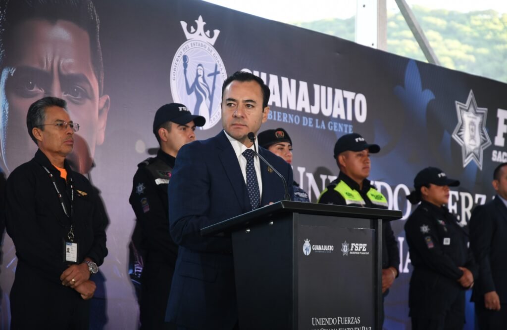 Se reúne Juan Mauro González Martínez, titular de la Secretaría de Seguridad y Paz de Guanajuato, con las y los policías del estado.