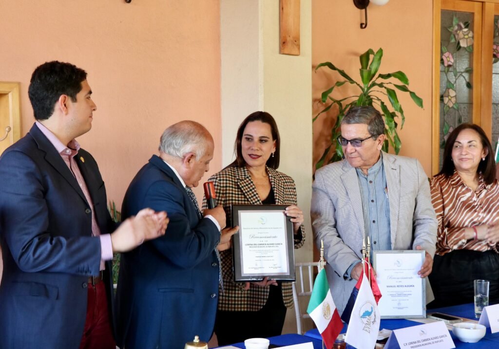 Lorena Alfaro destacó el trabajo de los Ejecutivos de Ventas y Mercadotecnia A.C. en Irapuato.