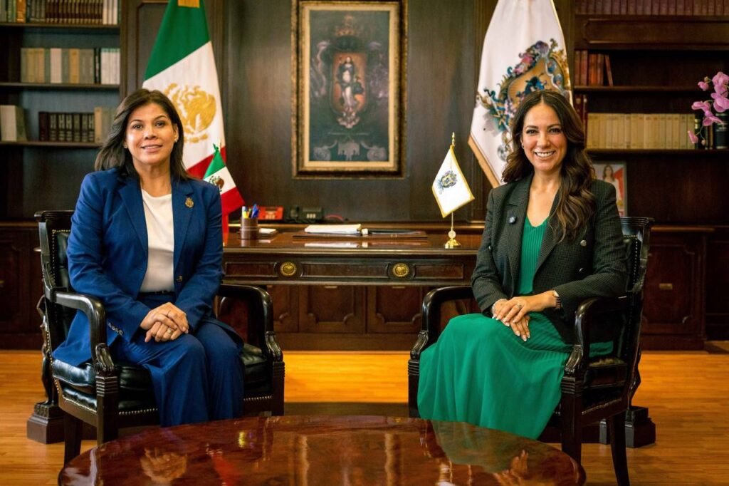 Itzel Balderas, Directora del Instituto para las Mujeres Guanajuatenses estuvo como invitada en este ejercicio de escucha ciudadana.