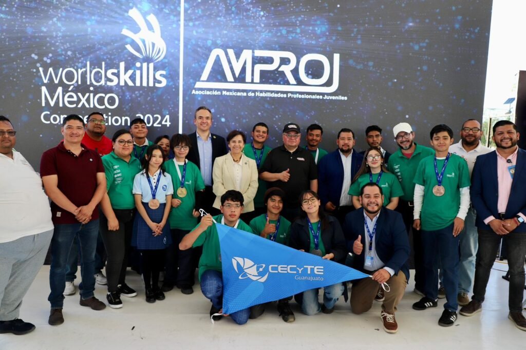 Alumnos del CECyTEG, representarán a Guanajuato y México en la competencia internacional que se llevará a cabo en Colombia.