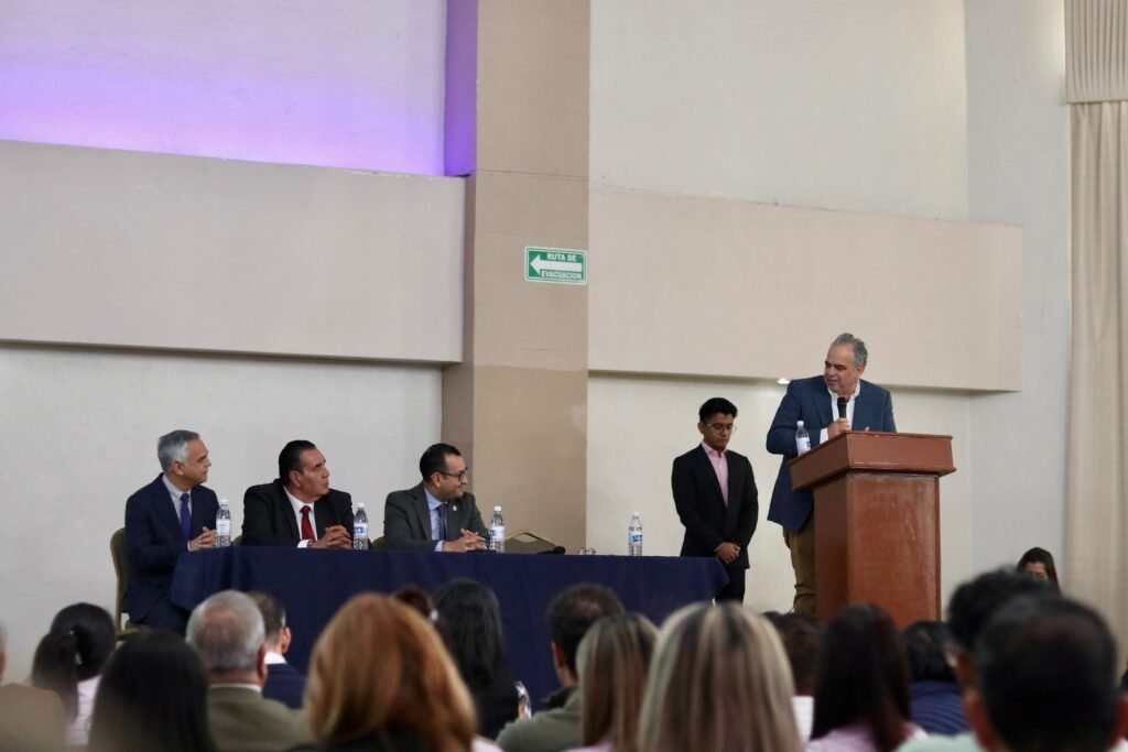 Estudiantes y ciudadanos estuvieron presentes en las “Magnas Conferencias en materia de seguridad”.