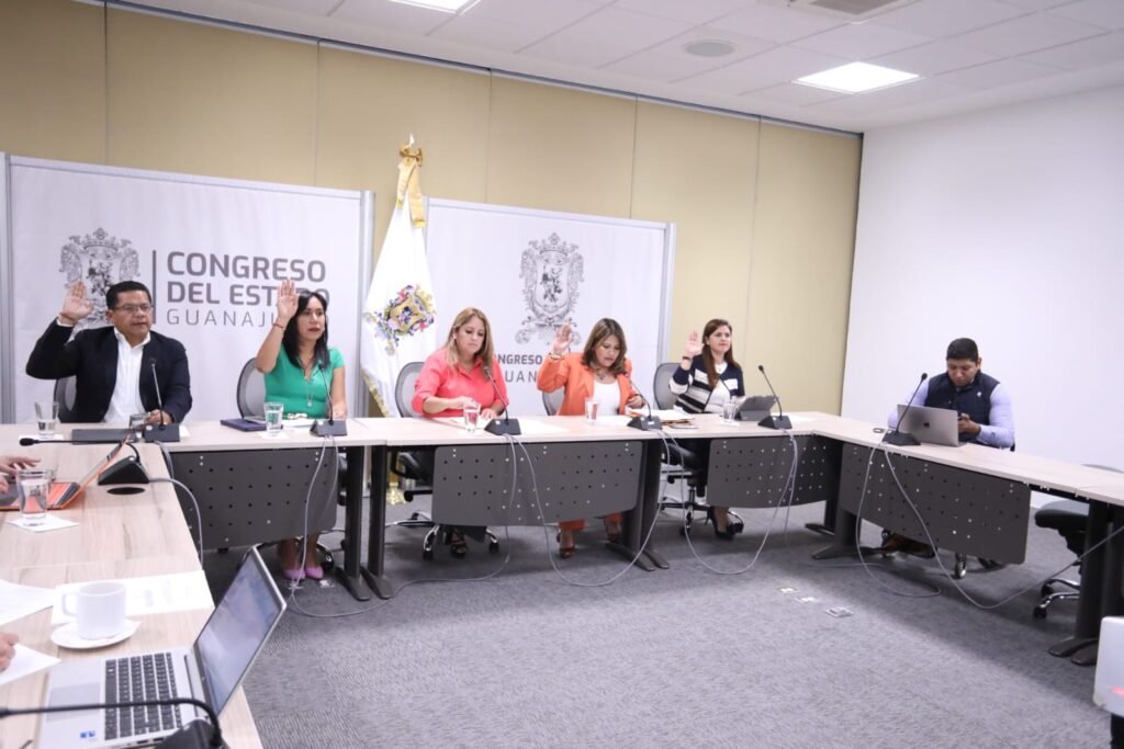 Durante la mesa de trabajo se destacó que esta iniciativa busca ampliar el tipo penal actual del delito de amenazas y sancionar a quienes cometer un delito.