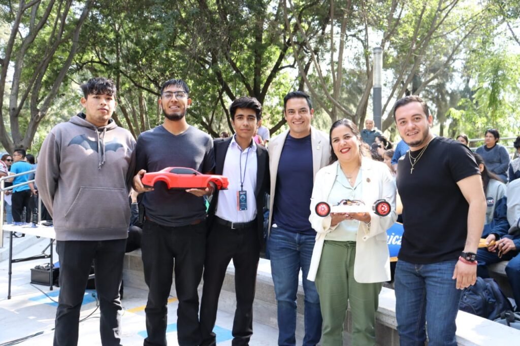 En el torneo, participaron 27 equipos en batalla de robots y carrera de laberintos. Realizan actividades recreativas para jóvenes