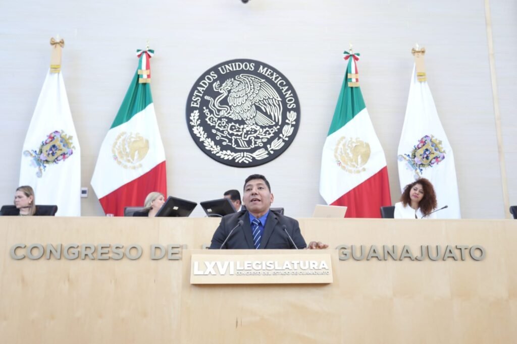 Jesús Hernández Hernández destacó que el servicio social profesional puede servir como una herramienta para impulsar a los jóvenes.