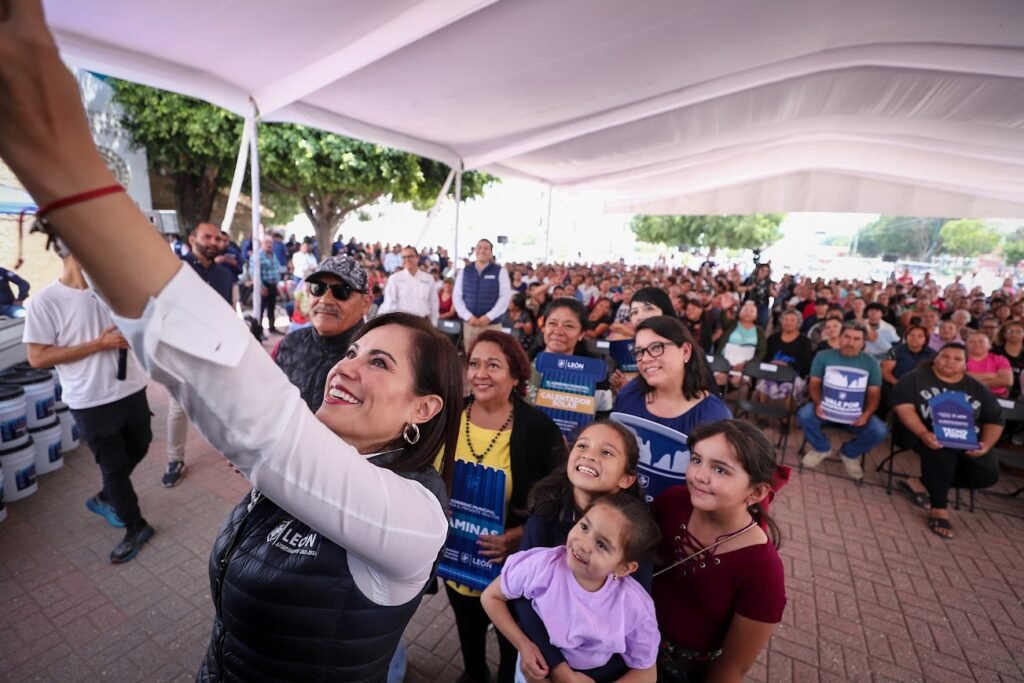 En lo que va del año se ha beneficiado a más de 10 mil personas con la instalación de calentadores.