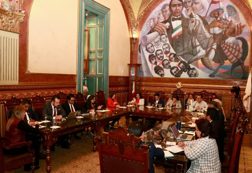 Durante la sesión, los integrantes del Ayuntamiento aprobaron los nombramientos.