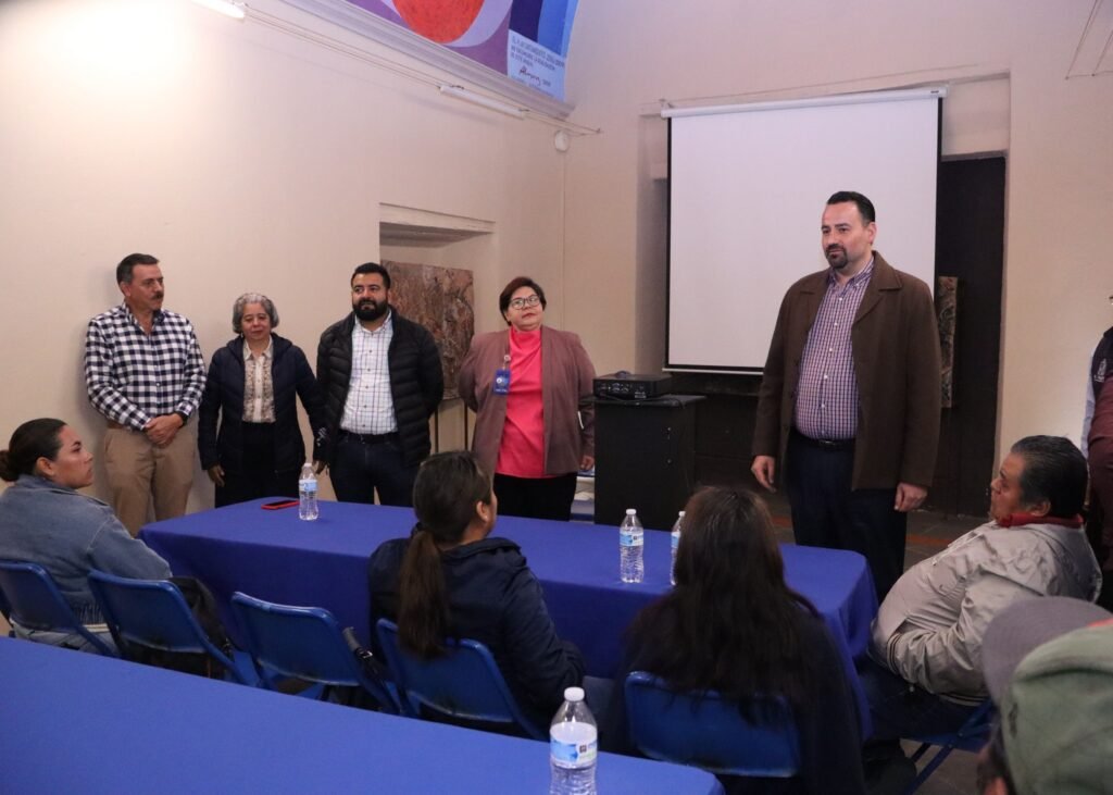 Durante la capacitación, se busca que los comerciantes brinden un mejor servicio y puedan reforzar sus habilidades de venta.