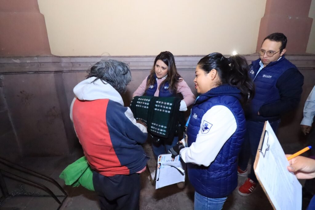 Continúan las brigadas por parte del personal del DIF en León, quienes buscan proteger a las personas en situación de calle.