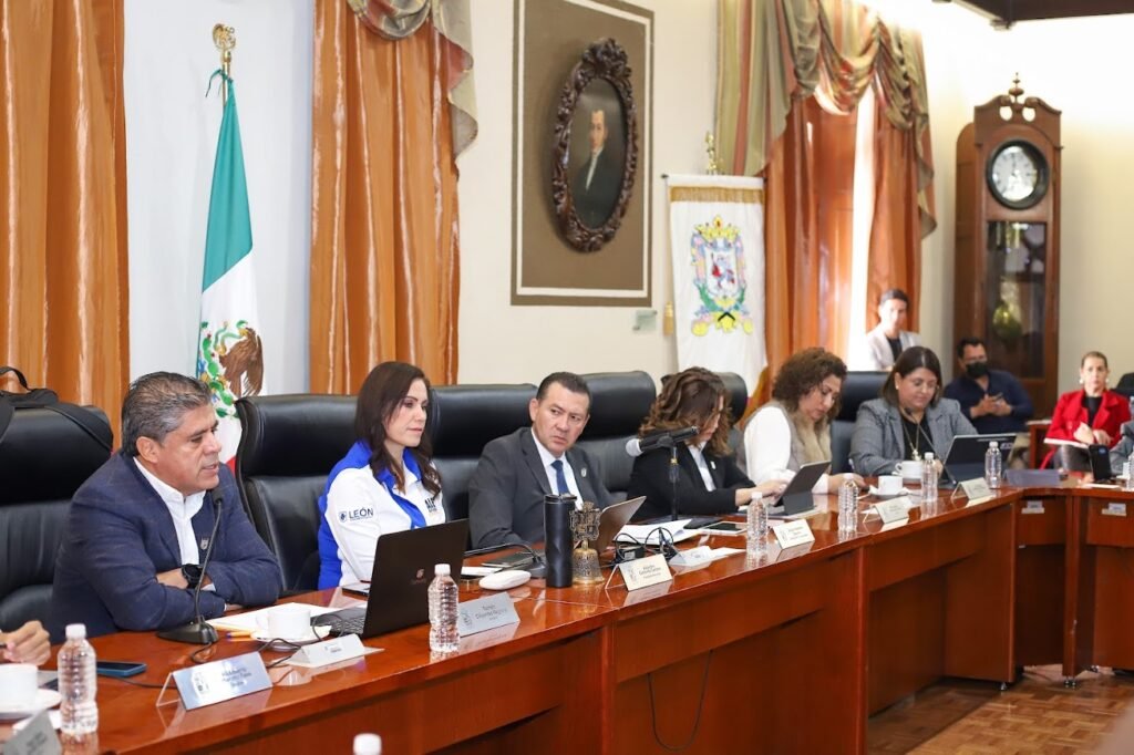 Ale Gutiérrez destacó que la Comisión Mixta Tarifaria ayudará a tomar una decisión de manera responsable, transparente y buscar lo mejor para León.