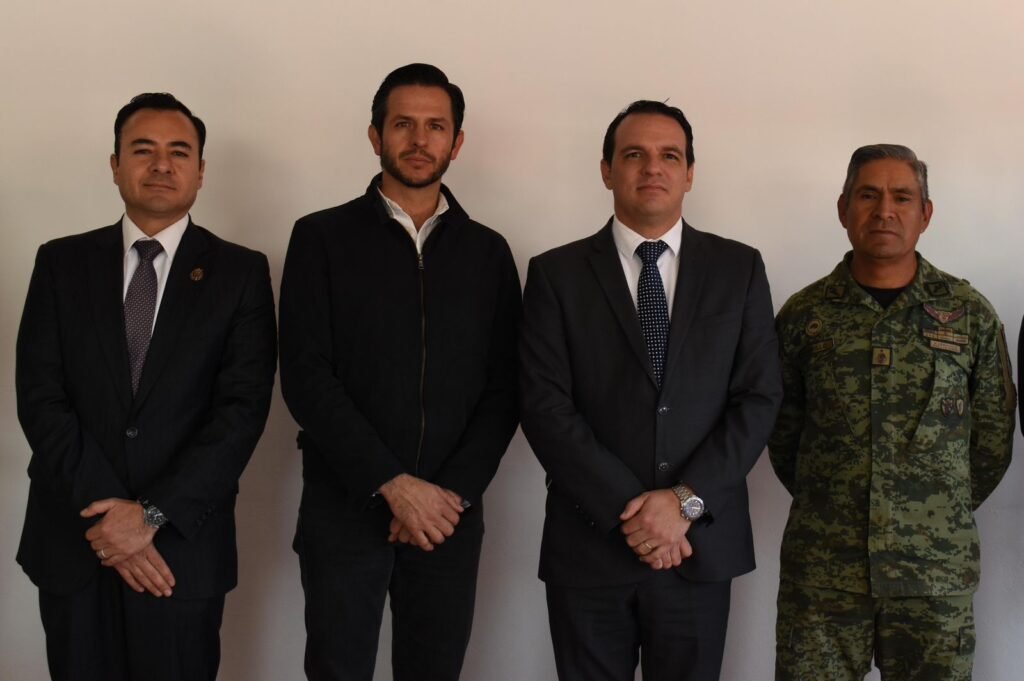 En la reunión, los tres niveles de gobierno se comprometen a clausurar bares y cantinas que se tengan identificados como puntos de riesgo.