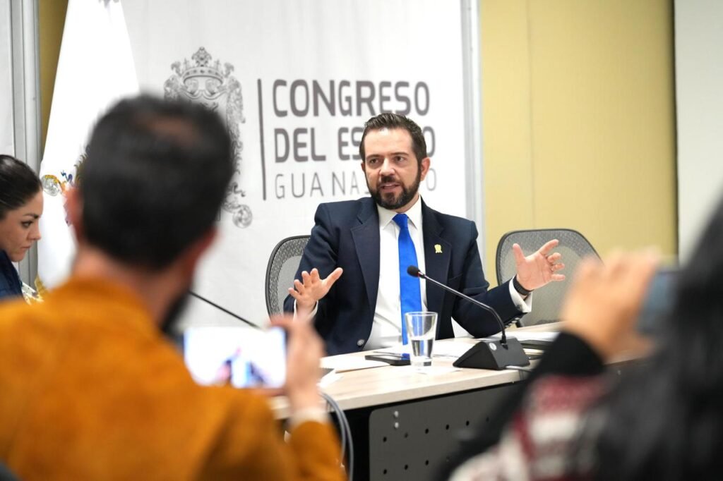 El diputado del PAN, Víctor Zanella Huerta, señaló que de esta manera el Congreso del Estado trabaja para las necesidades de las y los guanajuatenses.