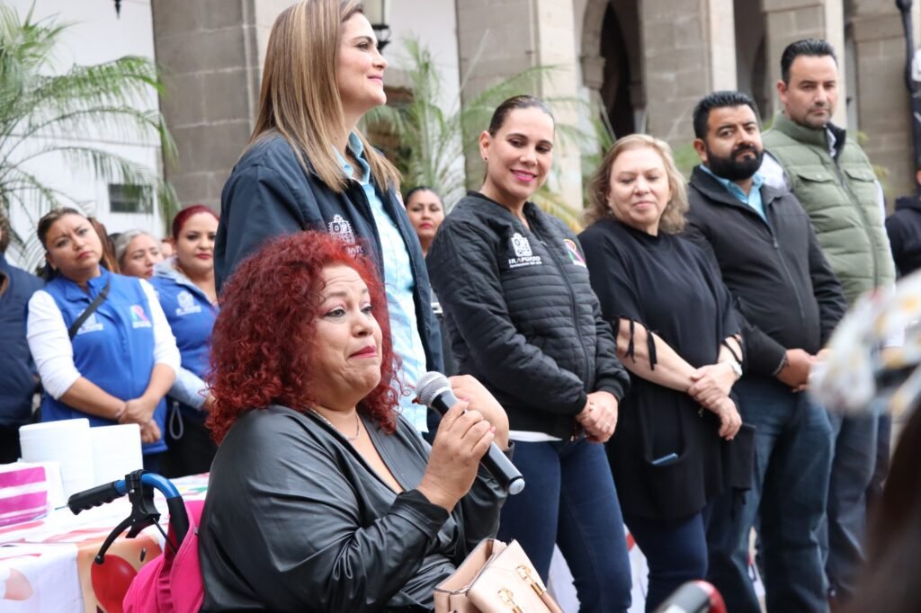 Lorena Alfaro reconoció la labor de las personas con discapacidad y de los adultos mayores durante la Villa Navideña y Fiestas de Paz.