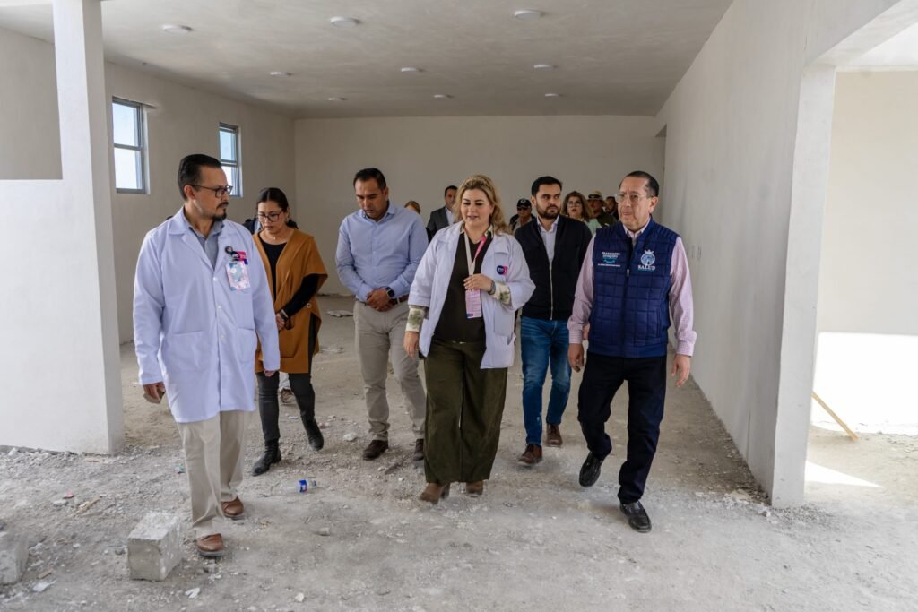 Durante el recorrido, las autoridades de Salud vieron con buenos ojos la construcción del Albergue del Hospital Materno de San Luis de la Paz.