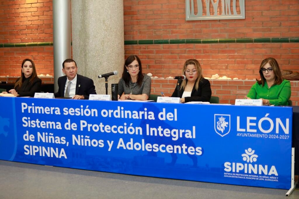 En la sesión, Ale Gutiérrez reiteró su compromiso para promover y garantizar los derechos de las infancias y adolescencias.