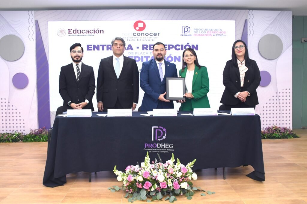 La Procuraduría de los Derechos Humanos del Estado de Guanajuato recibe placa que la acredita como entidad evaluadora y certificadora en estándares de competencia.