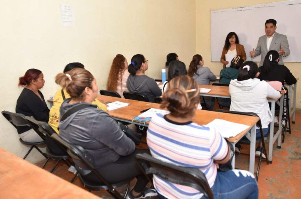 El senador Emmanuel Reyes destacó el trabajo que se hace a favor del desarrollo de las mujeres de Villagrán.