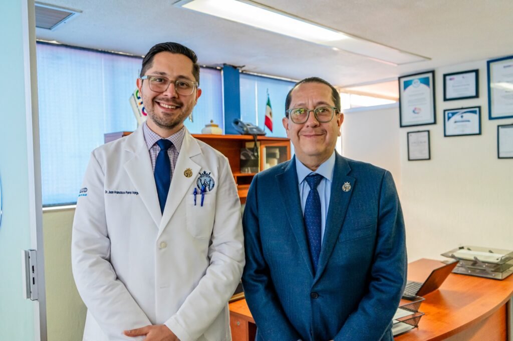 El secretario de salud Gabriel Cortés Alcalá presentó al Dr. Francisco Parra Vargas como titular de este hospital.