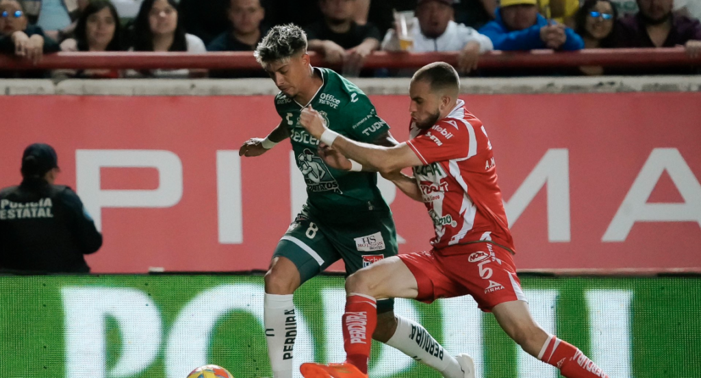 Los Rayos del Necaxa se impusieron 2 goles a 1 a un León que no mostró su liderazgo en el torneo.