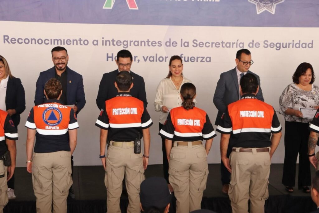 La alcaldesa de Irapuato, Lorena Alfaro García destacó la importancia por impulsar el desarrollo de los policías, bomberos y paramédicos de la ciudad.