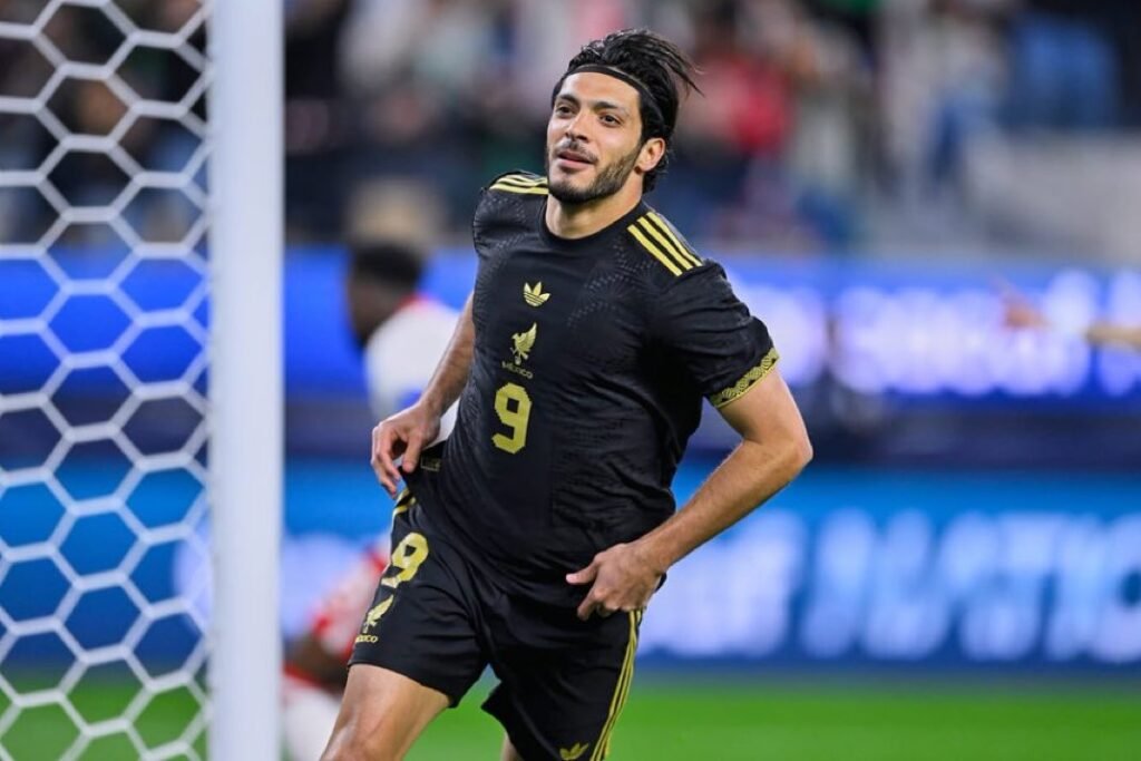 Raúl Jiménez se convirtió en el héroe que le dio el triunfo a México al marcar dos goles, uno de ellos al segundo 40 de iniciar el juego.