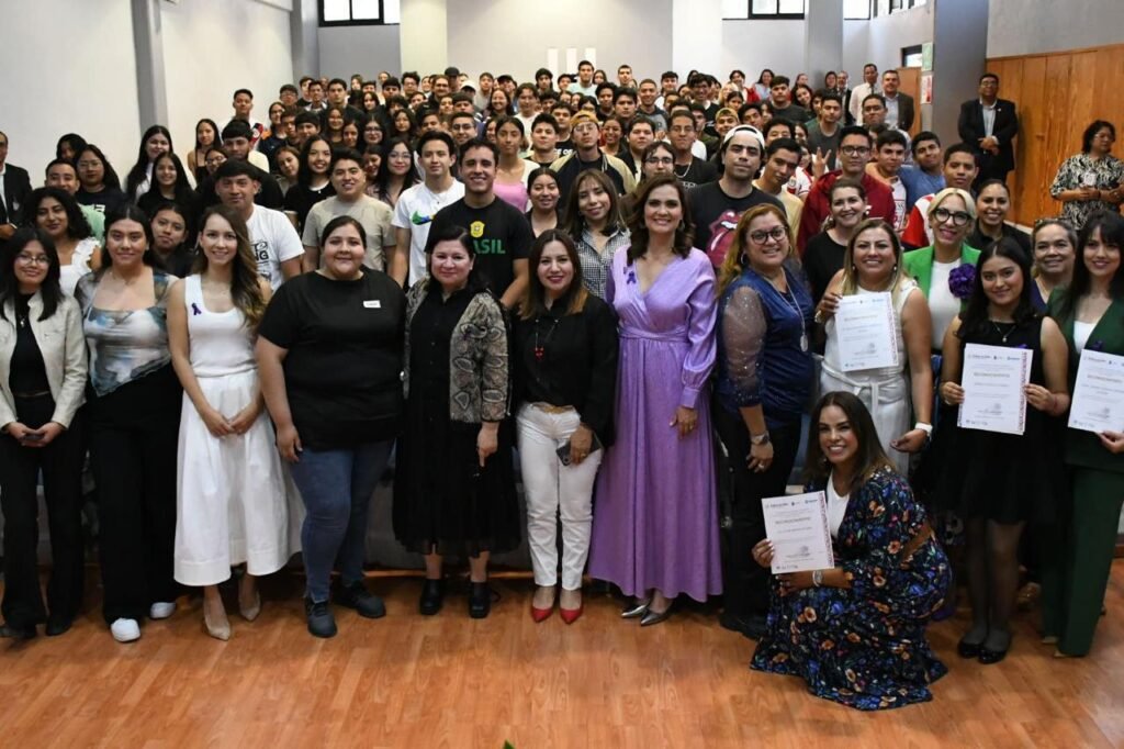 Valeria Alfaro García, presidenta del Sistema DIF Irapuato reiteró su compromiso por impulsar el desarrollo de las mujeres.