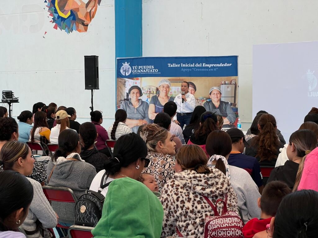 Adolfo Alfaro, presidente municipal de Manuel Doblado, destacó el compromiso por impulsar a los emprendedores de la región.