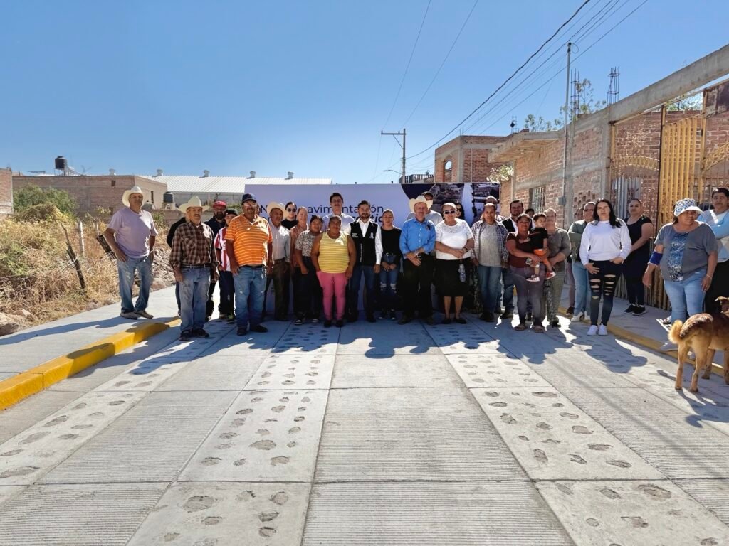Adolfo Alfaro destaca trabajo a favor del desarrollo de Manuel Doblado El presidente municipal de Manuel Doblado, Adolfo Alfaro, reconoció que se trabaja para mejorar la calidad de vida de los dobladenses.