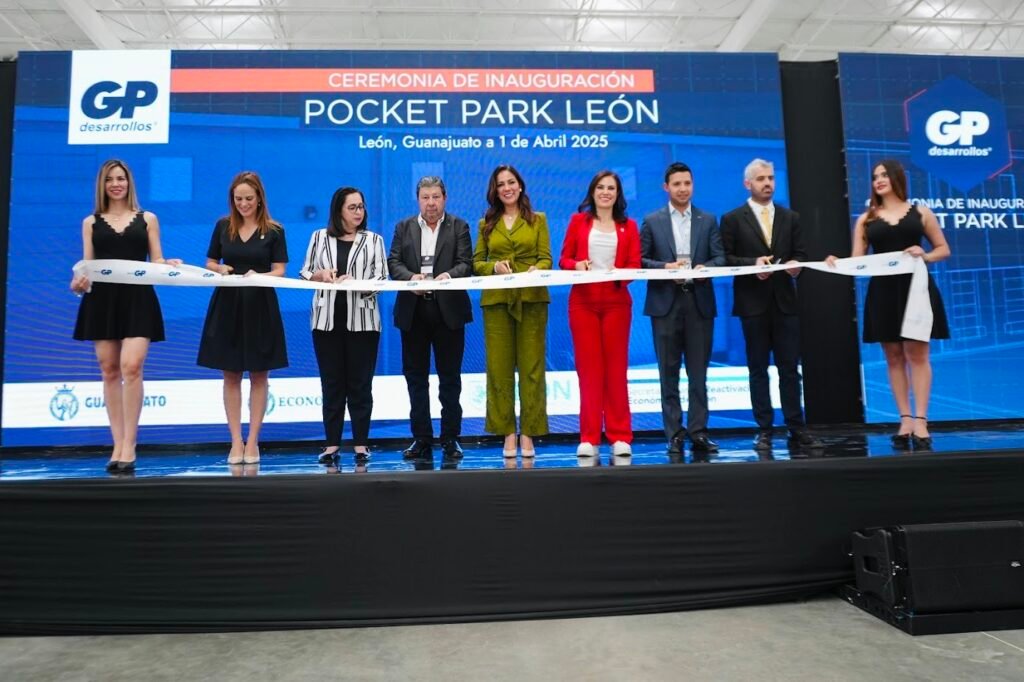 LIbia Dennise y Ale Gutiérrez, destacaron en la inauguración del primer parque industrial del Grupo GP los avances en el sector de la industria en León y Guanajuato.