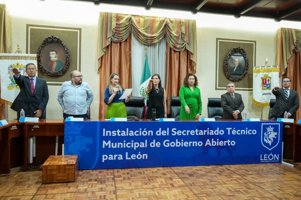 Toma protesta el Secretariado Técnico Municipal del Gobierno Abierto para León 2025 – 2027.