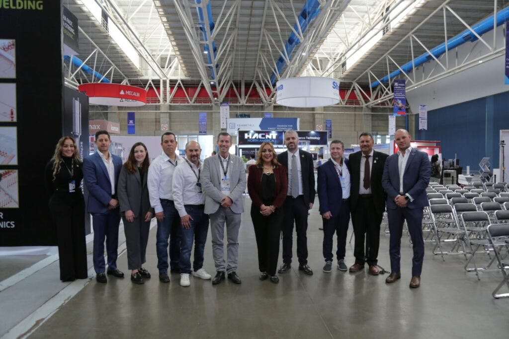 La feria reúne a 130 expositores de 16 países, presentando tecnologías avanzadas en automatización, robótica y soluciones electrónicas para fortalecer la competitividad global.