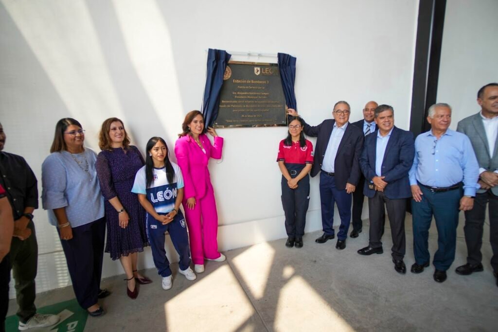 Ale Gutiérrez expresó su respaldo y el del H. Ayuntamiento al trabajo heroico de los Bomberos de León.