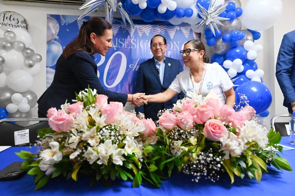 Lorena Alfaro destacó el compromiso de seguir trabajando por la salud en este CAISES Colón.