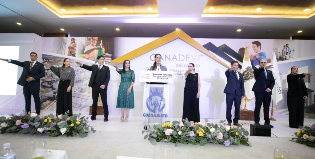 Libia Dennise destacó en la ceremonia que es importante trabajar con un mismo propósito, un Guanajuato con menos desigualdad.