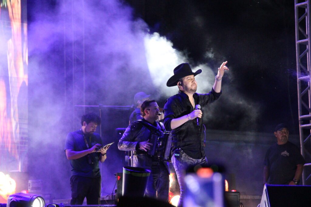 De principio a fin, Los Titanes de Durango pusieron a bailar a los miles de asistentes a esta fiesta de Manuel Doblado.