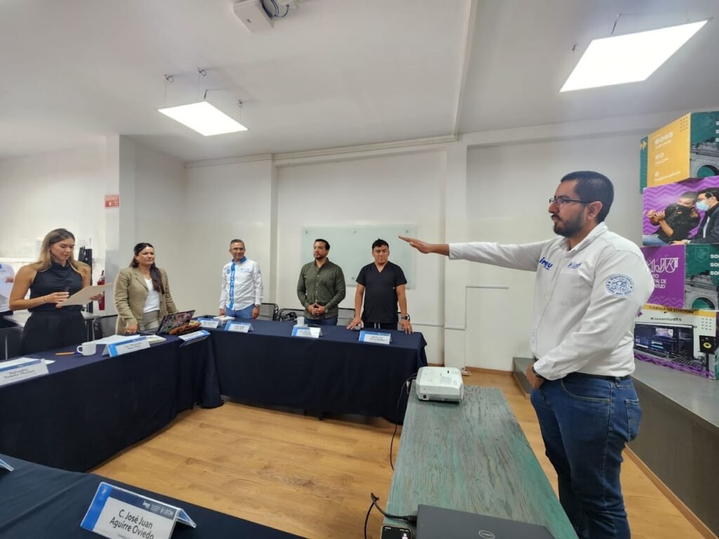 Salvador Toledo Muñoz reitero su compromiso de trabajar por la juventud de León.