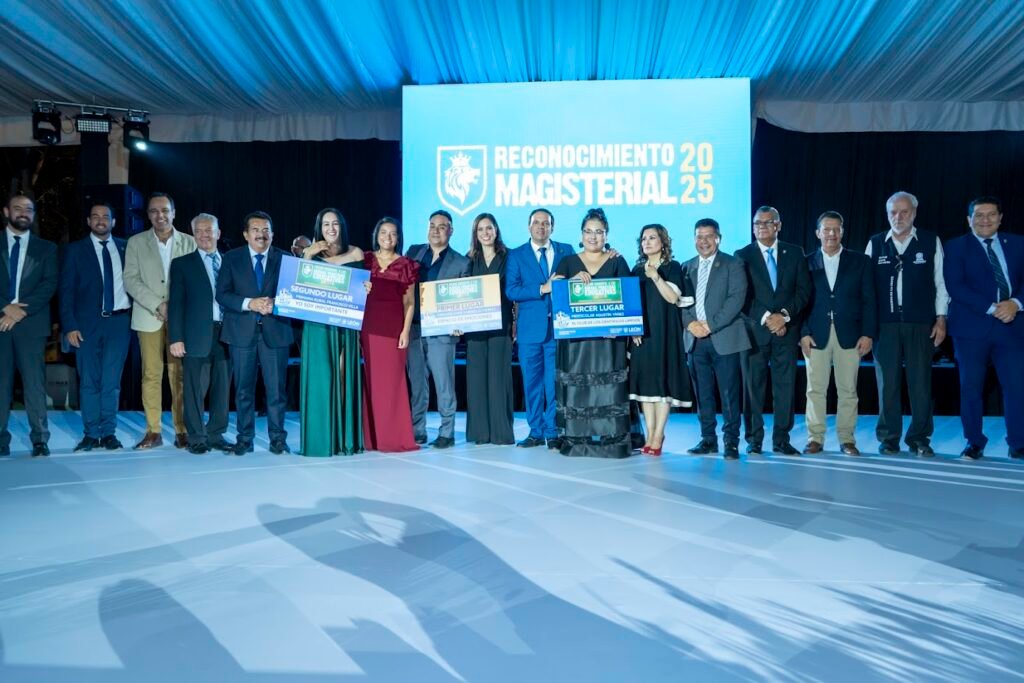 Ale Gutiérrez felicitó a todos los maestros que hacen de Guanajuato un mejor futuro e impulso para el bienestar de los alumnos.