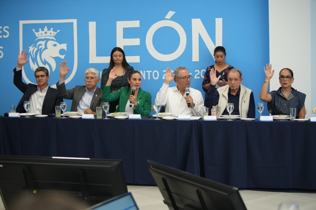 Ale Gutiérrez destacó la importancia de sonsolidad proyectos a favor del desarrollo de Le{on y de su gente.