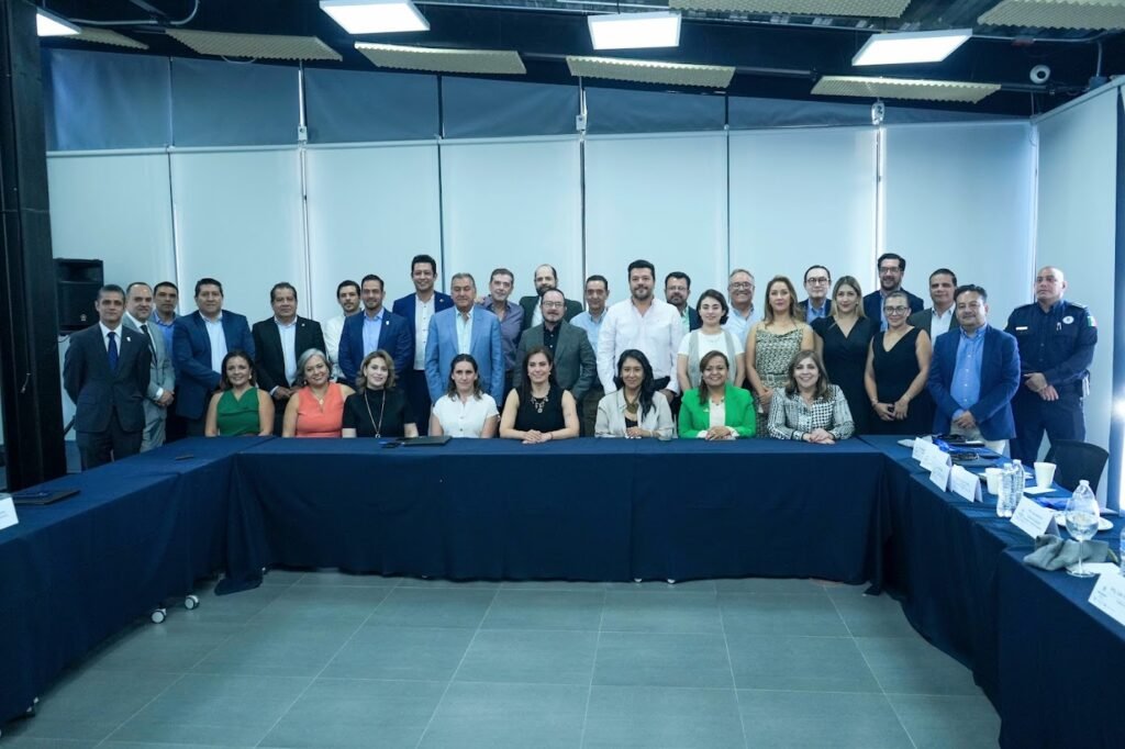 Ale Gutiérrez, presidenta municipal, acompañada de su gabinete, presentó ante CONCAMIN Bajío el Programa de Inversión 2025.