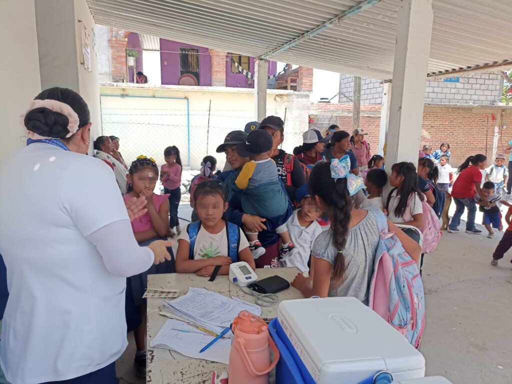 Decenas de personas se vieron beneficiadas por esta Feria de la Salud en San Miguel de Allende.