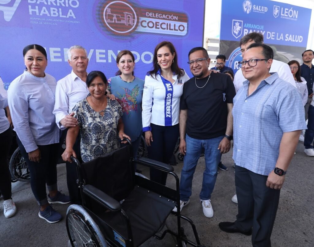 En su recorrido, Ale Gutiérrez destacó que gracias a programas como Médico en tu Casa, León abraza y avanza.